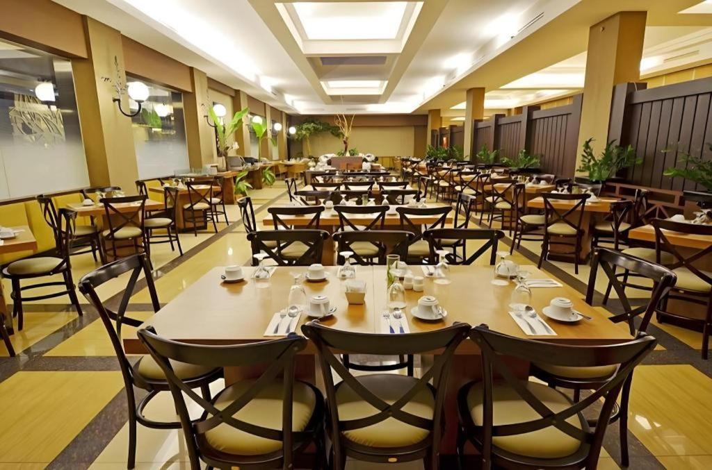 The Axana Hotel Padang (Sumatra) Exterior foto